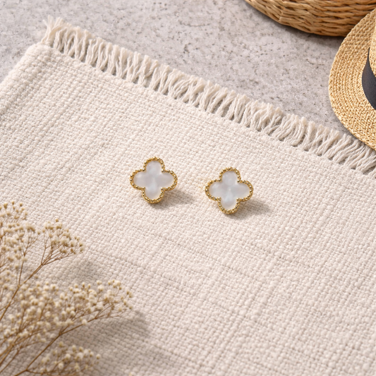 White clovers stud earring
