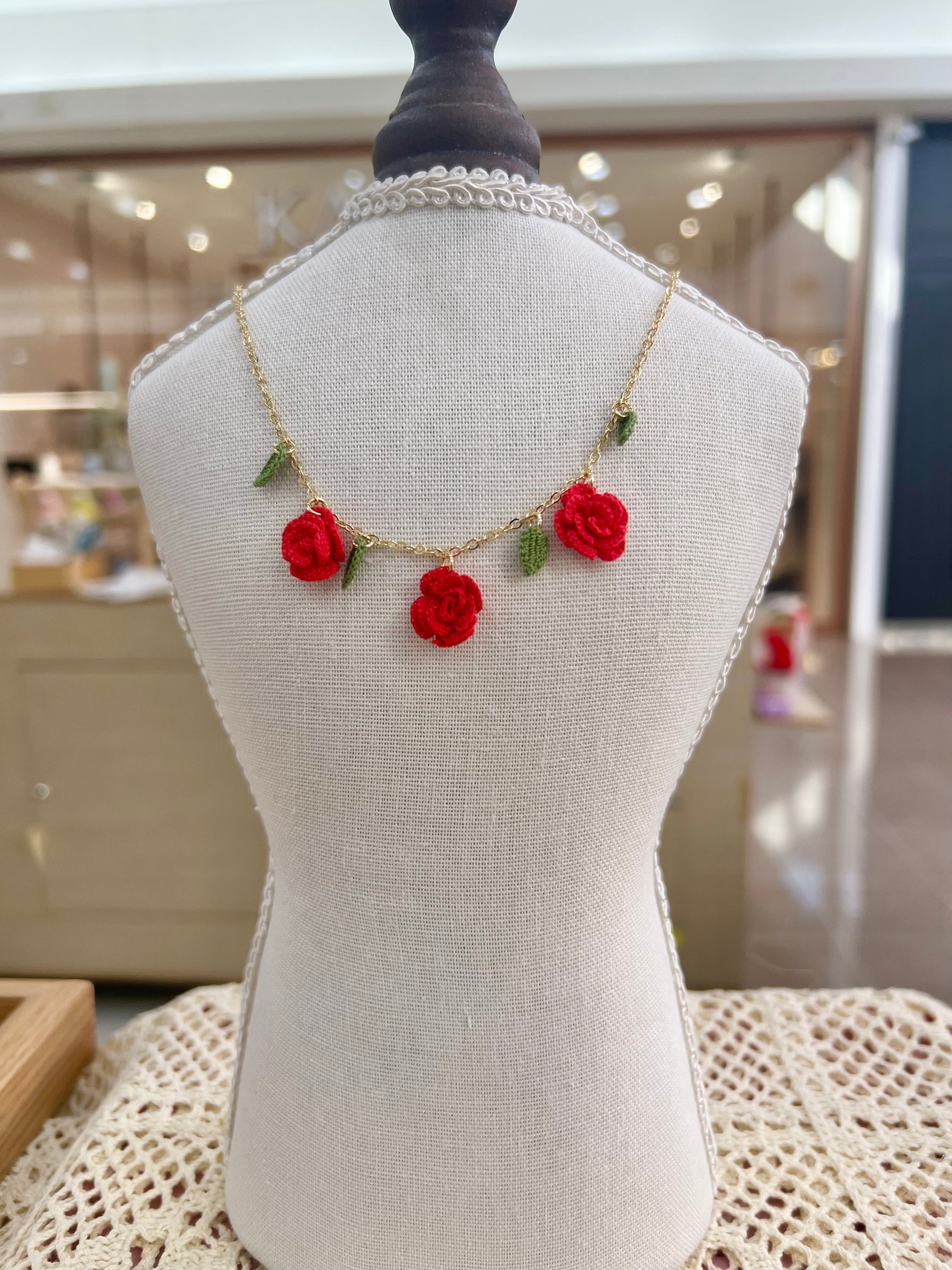 Missliu Handcraft Handmade crochet red rose necklace