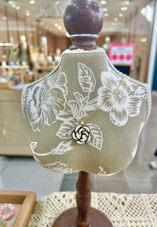 Missliu Handcraft Handmade crochet rose necklace