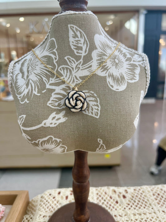 Missliu Handcraft Handmade crochet rose necklace