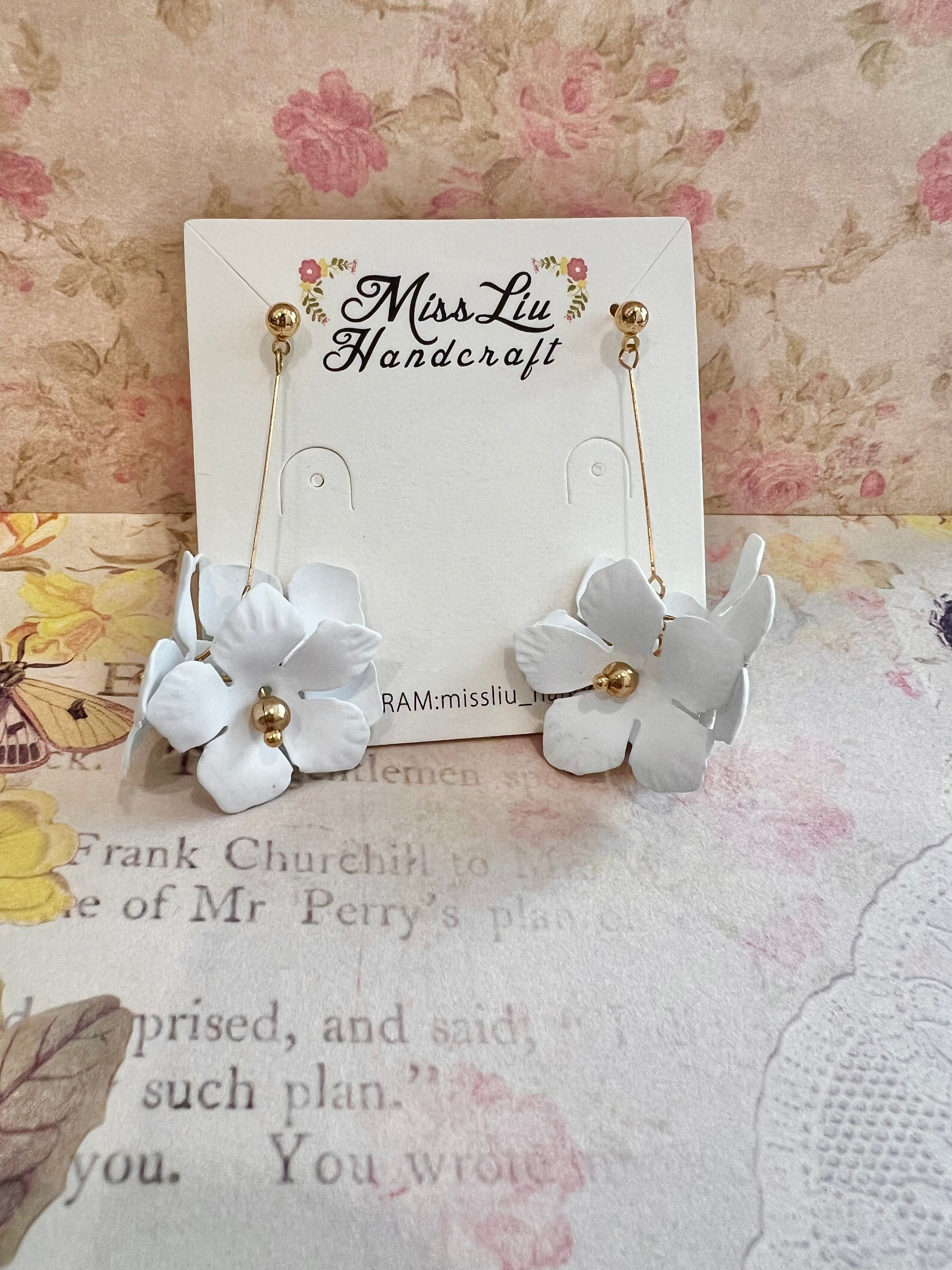 Missliu Handcraft White flower dangling earring