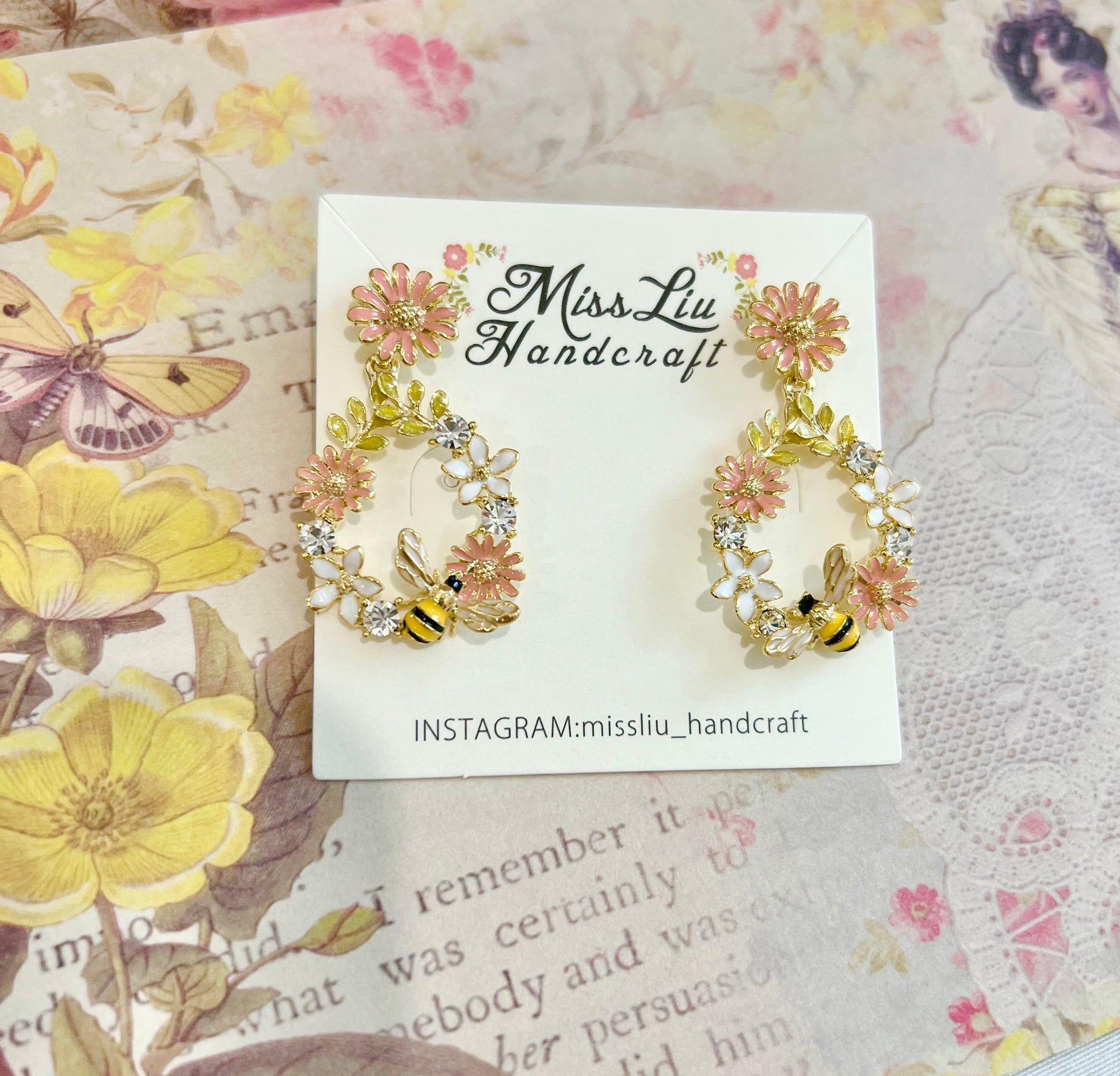 Missliu Handcraft Pink flower bee earring