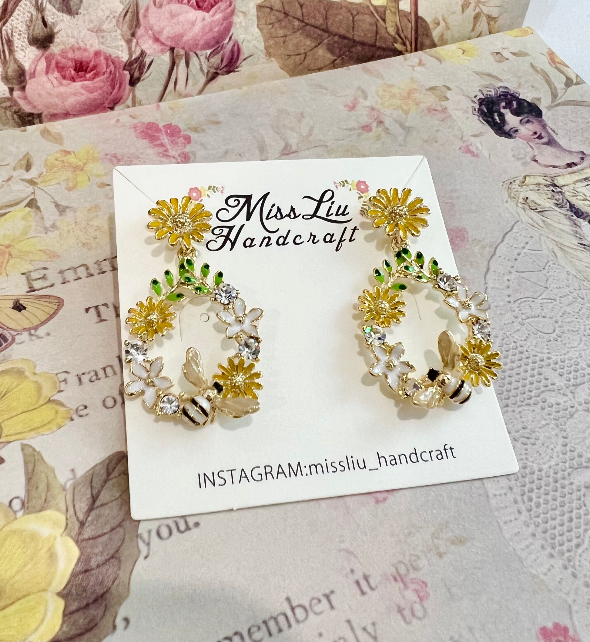 Missliu Handcraft Yellow flower bee earring