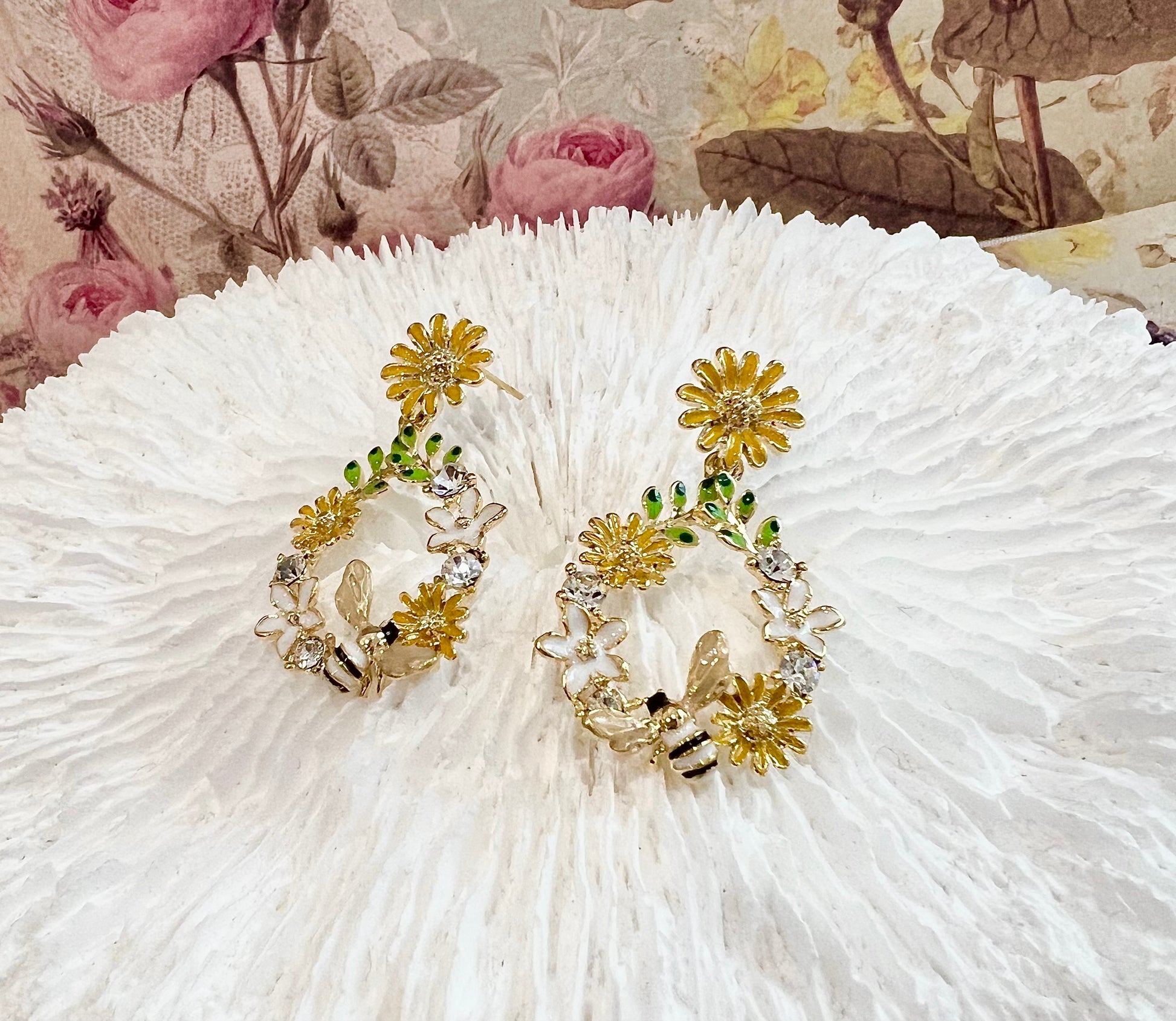Missliu Handcraft Yellow flower bee earring