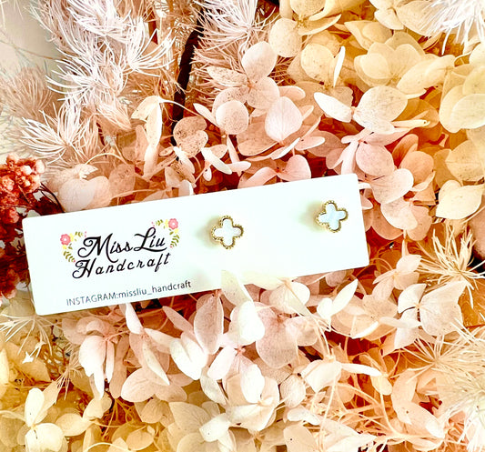 Missliu Handcraft White clovers stud earring Small