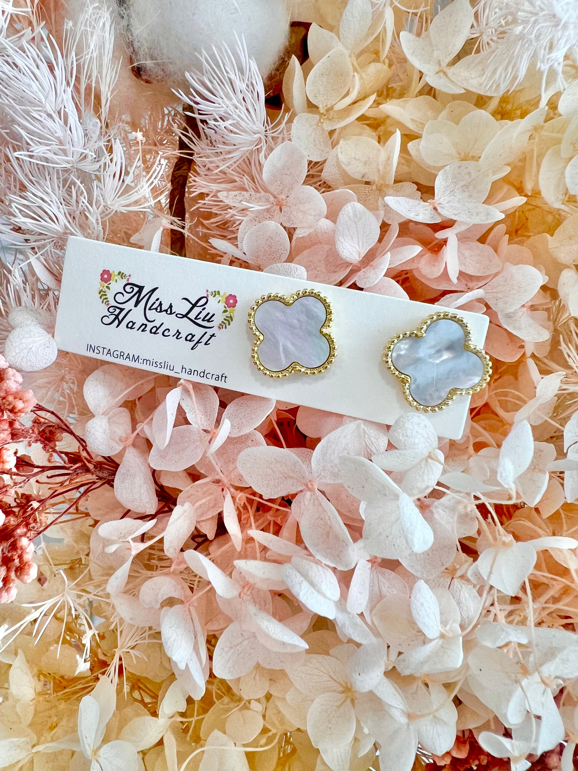 Missliu Handcraft White clovers stud earring Large